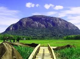 Gunung Kelam: Keindahan Alam yang Memikat di Kalimantan Barat